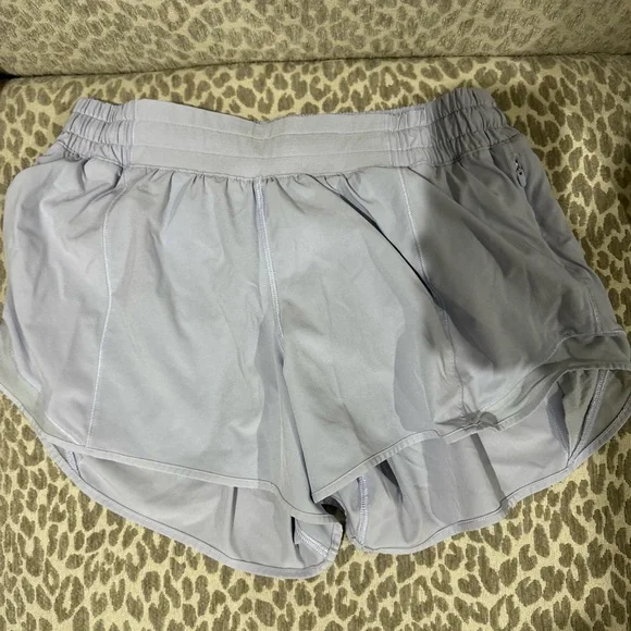 Lululemon Hotty Hot shorts in light purple size 8 tall - Picture 3 of 6